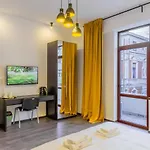 Chateau: Upscale In Bucharest's Historical Center! Apartahotel Bucarest