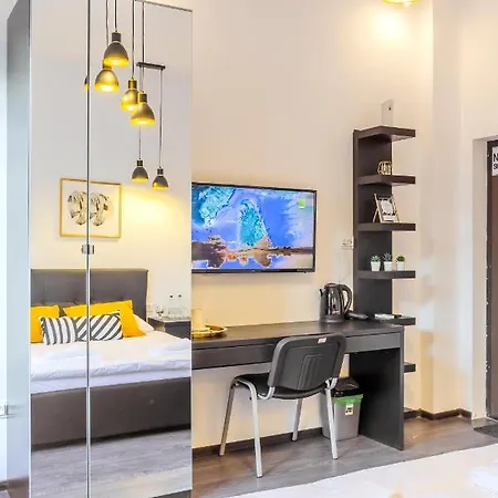 Aparthotel Chateau: Upscale In Bucharest's Historical Center! Bucarest