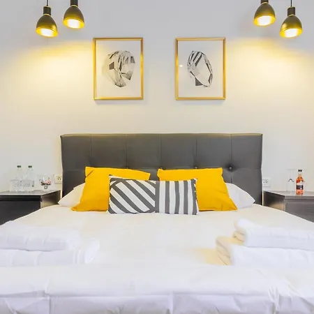 Aparthotel Chateau: Upscale In Bucharest's Historical Center! Bucarest
