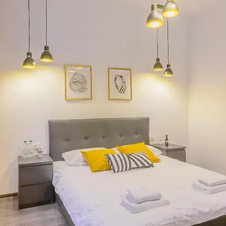 Chateau: Upscale In Bucharest's Historical Center! Aparthotel