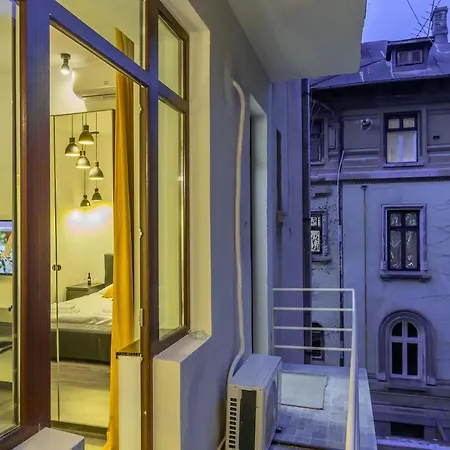 מלון דירות Chateau: Upscale In Bucharest's Historical Center! 3*