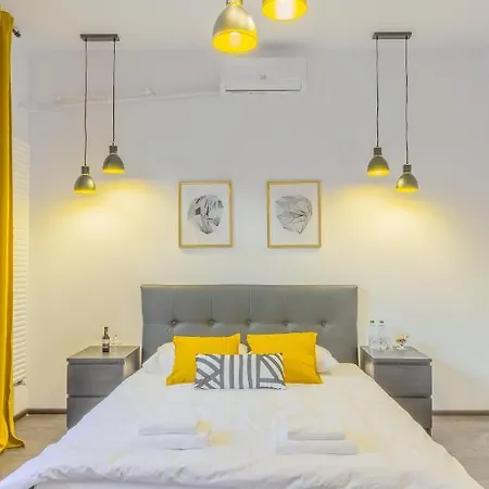 Aparthotel Chateau: Upscale In Bucharest's Historical Center! Bucarest