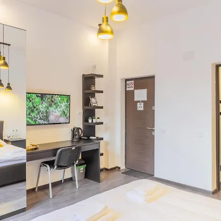 Chateau: Upscale In Bucharest's Historical Center! Lejlighedshotel