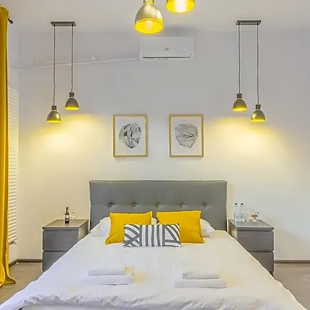 Aparthotel Chateau: Upscale In Bucharest's Historical Center! Bucarest