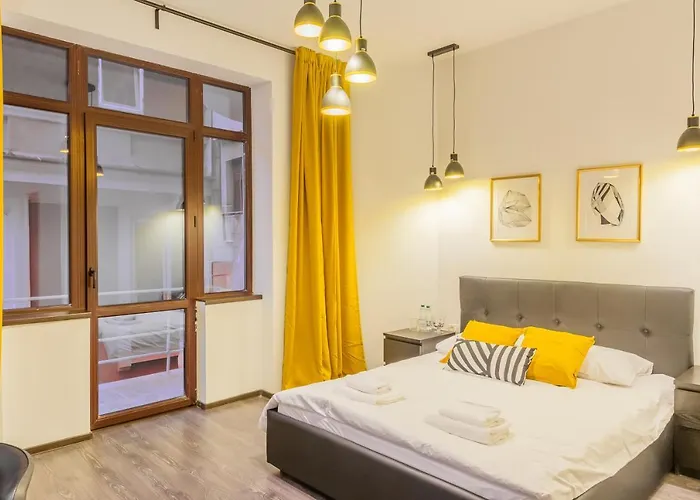 Chateau: Upscale In Bucharest's Historical Center! 3* בוקרשט