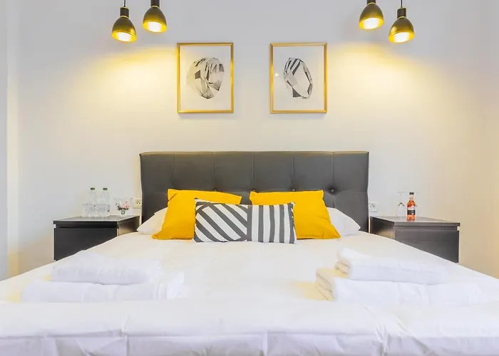 Aparthotel Chateau: Upscale In Bucharest's Historical Center! Bukarest