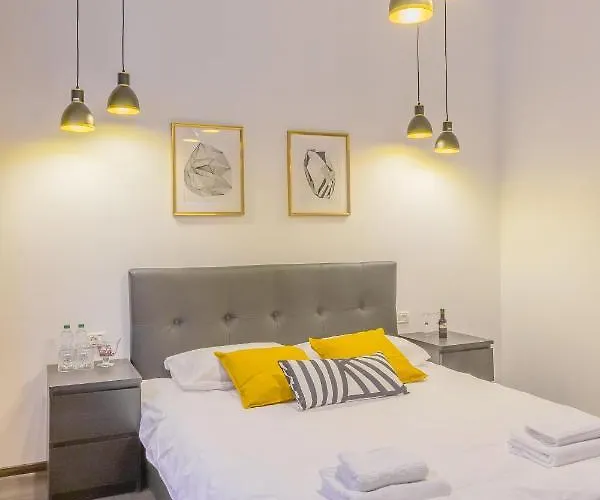 Chateau: Upscale In Bucharest's Historical Center! Ξενοδοχείο με διαμερίσματα