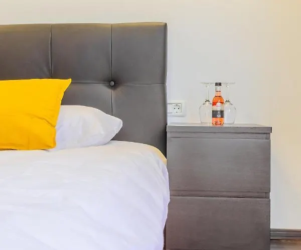 Chateau: Upscale In Bucharest's Historical Center! Hotel de apartamente