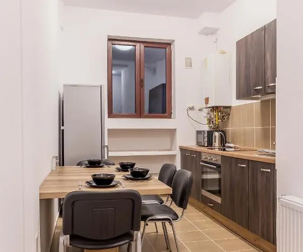 Chateau: Upscale In Bucharest's Historical Center! מלון דירות בוקרשט