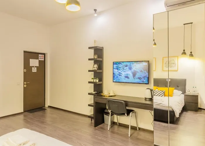 Chateau: Upscale In Bucharest's Historical Center! מלון דירות 3*