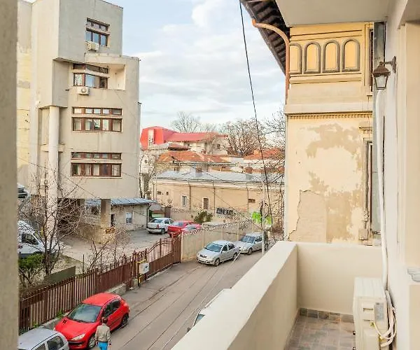 Chateau: Upscale In Bucharest's Historical Center!