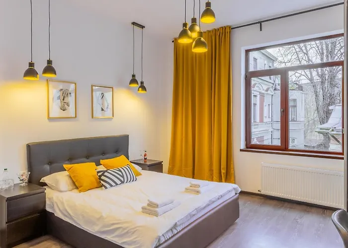 Chateau: Upscale In Bucharest's Historical Center! מלון דירות 3*