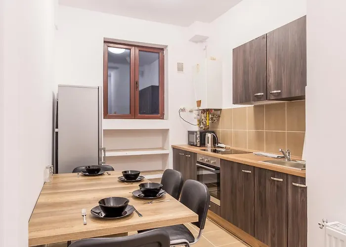 Chateau: Upscale In Bucharest's Historical Center!