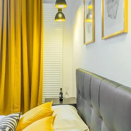 Chateau: Upscale In Bucharest's Historical Center! Hotel apartamentowy 3*