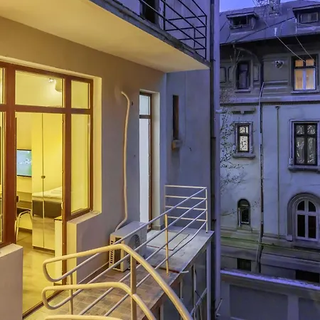 Chateau: Upscale In Bucharest's Historical Center!