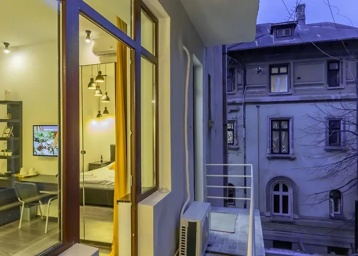 Apartahotel Chateau: Upscale In Bucharest's Historical Center! 3*