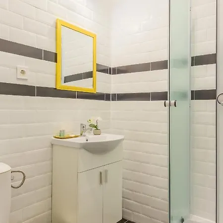 Chateau: Upscale In Bucharest's Historical Center! 3*